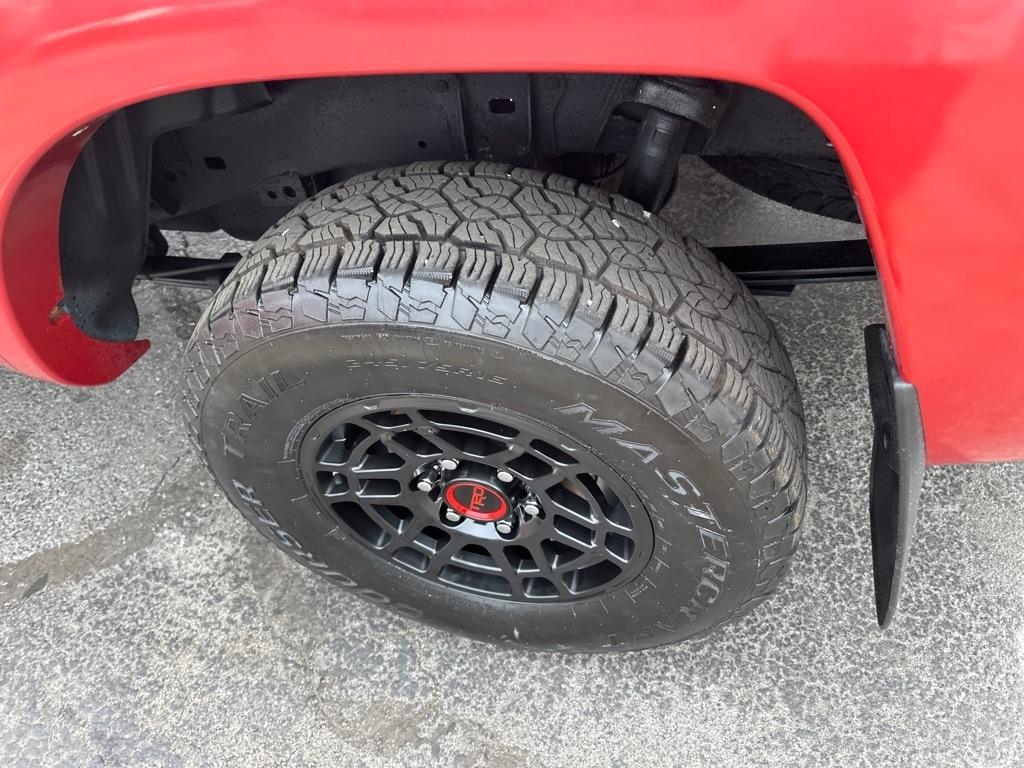 Toyota Tacoma 4WD Double LB V6 AT (Natl) 2011