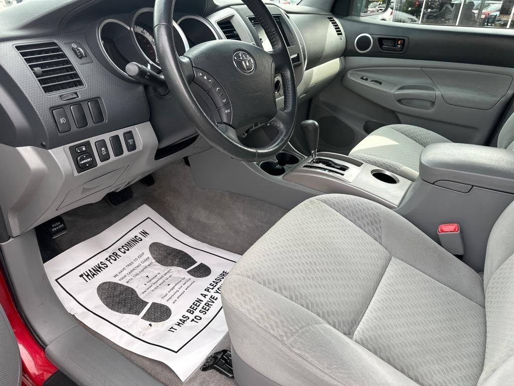 Toyota Tacoma 4WD Double LB V6 AT (Natl) 2011