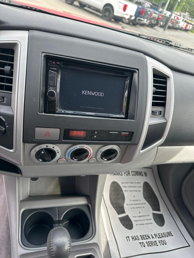 Toyota Tacoma 4WD Double LB V6 AT (Natl) 2011
