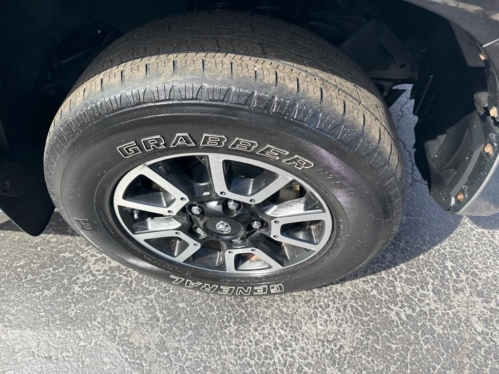 Toyota Tundra 4WD Truck CrewMax 5.7L V8 6-Spd AT SR5 (Natl) 2014