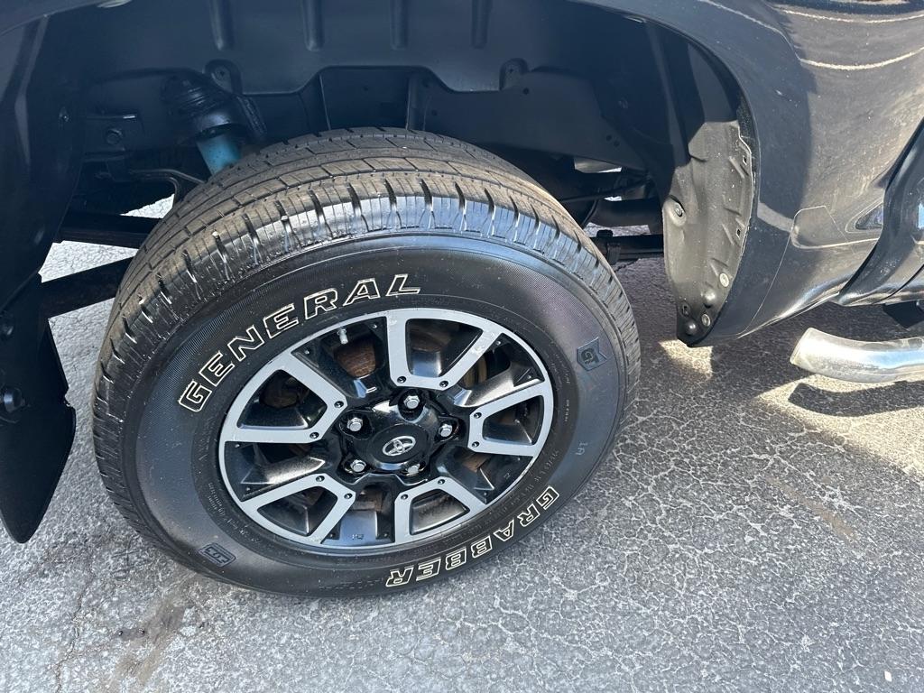 Toyota Tundra 4WD Truck CrewMax 5.7L V8 6-Spd AT SR5 (Natl) 2014