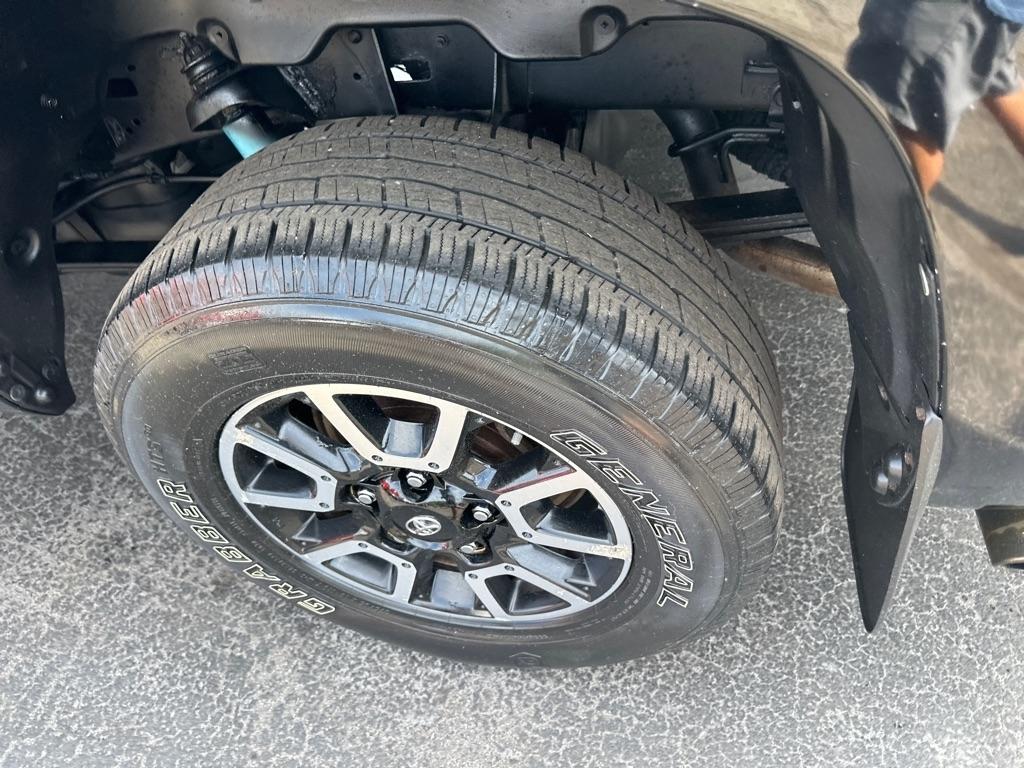 Toyota Tundra 4WD Truck CrewMax 5.7L V8 6-Spd AT SR5 (Natl) 2014
