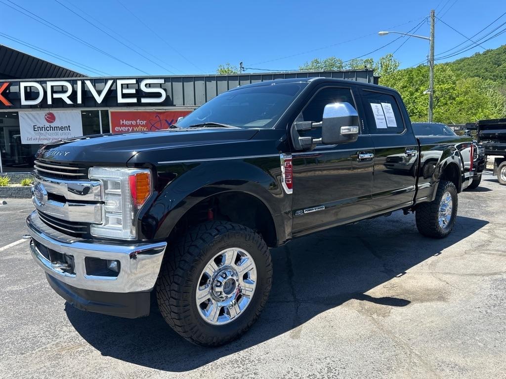 2017 Ford Super Duty F-250 SRW Lariat 4WD Crew Cab 8' Box