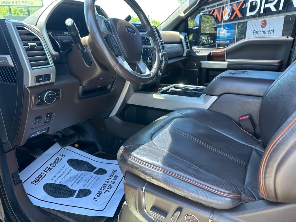 Ford Super Duty F-250 SRW King Ranch 4WD Crew Cab 8' Box 2017