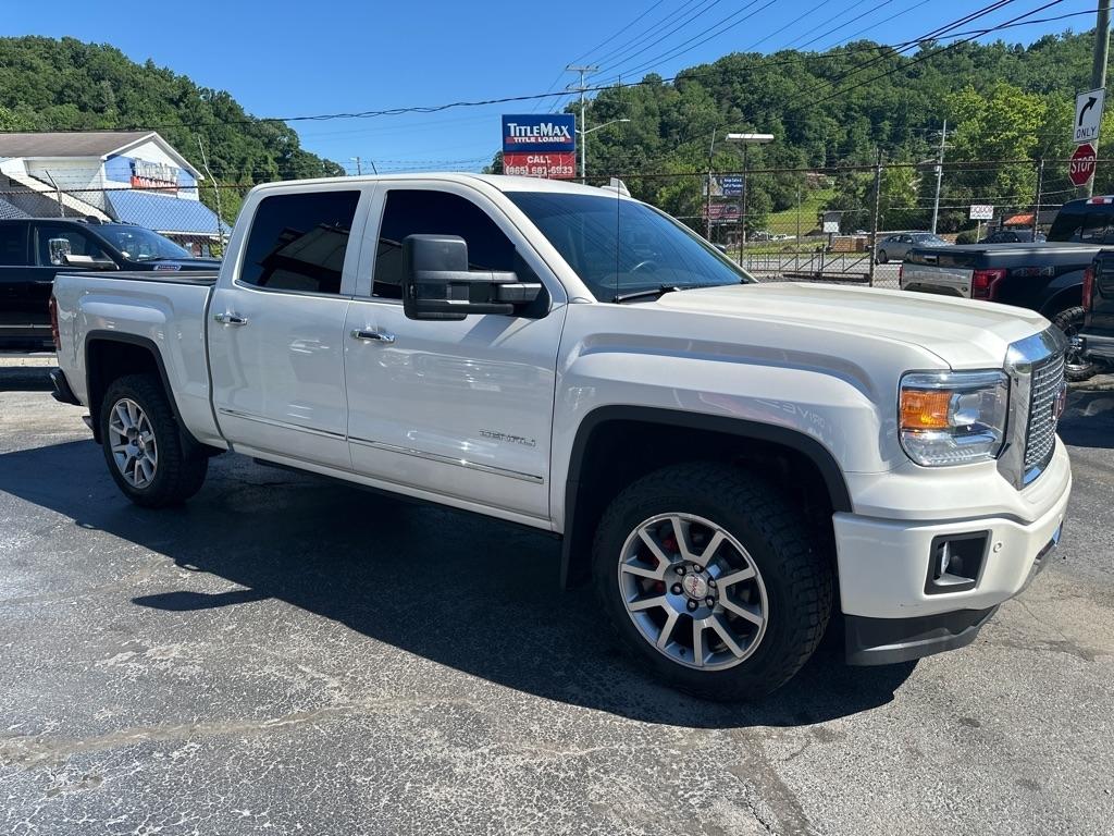 GMC Sierra 1500 4WD Crew Cab 143.5" Denali 2015