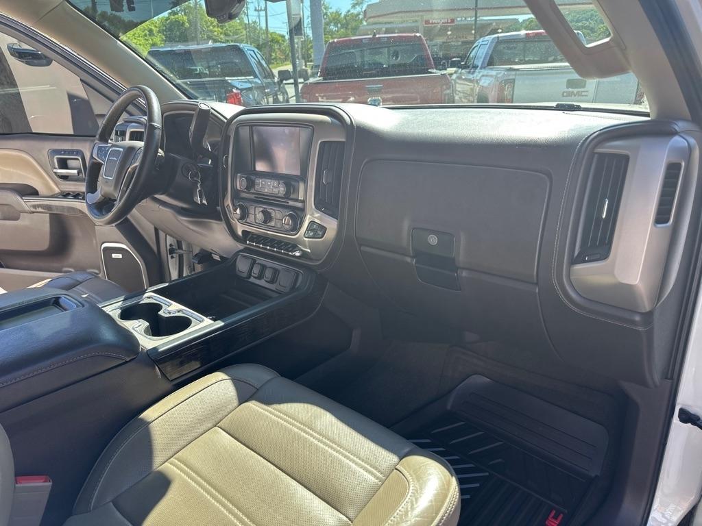 GMC Sierra 1500 4WD Crew Cab 143.5" Denali 2015