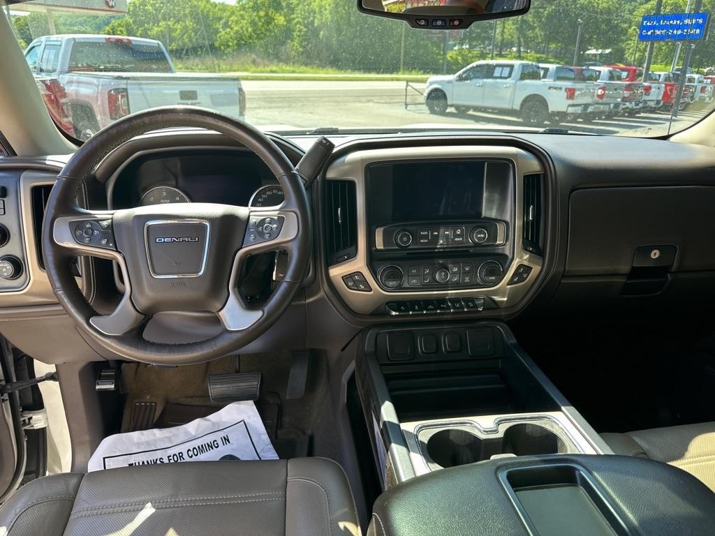 GMC Sierra 1500 4WD Crew Cab 143.5" Denali 2015