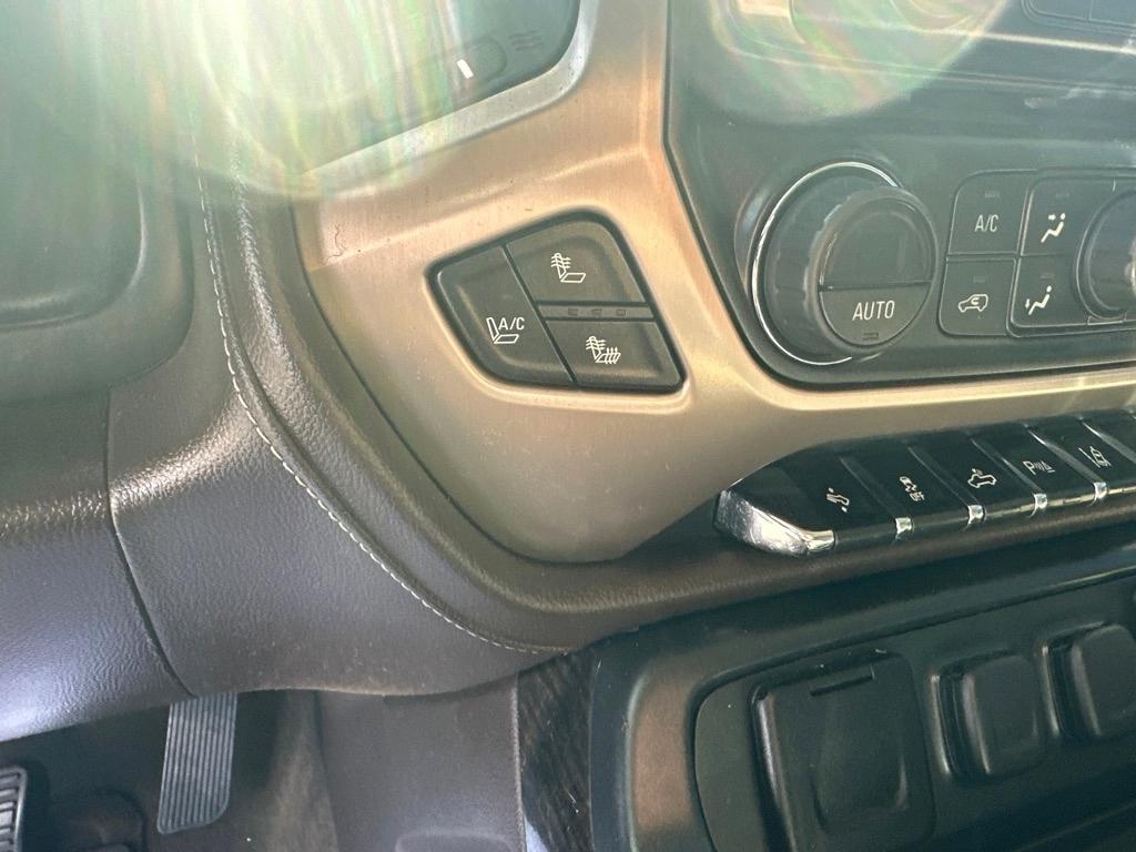GMC Sierra 1500 4WD Crew Cab 143.5" Denali 2015