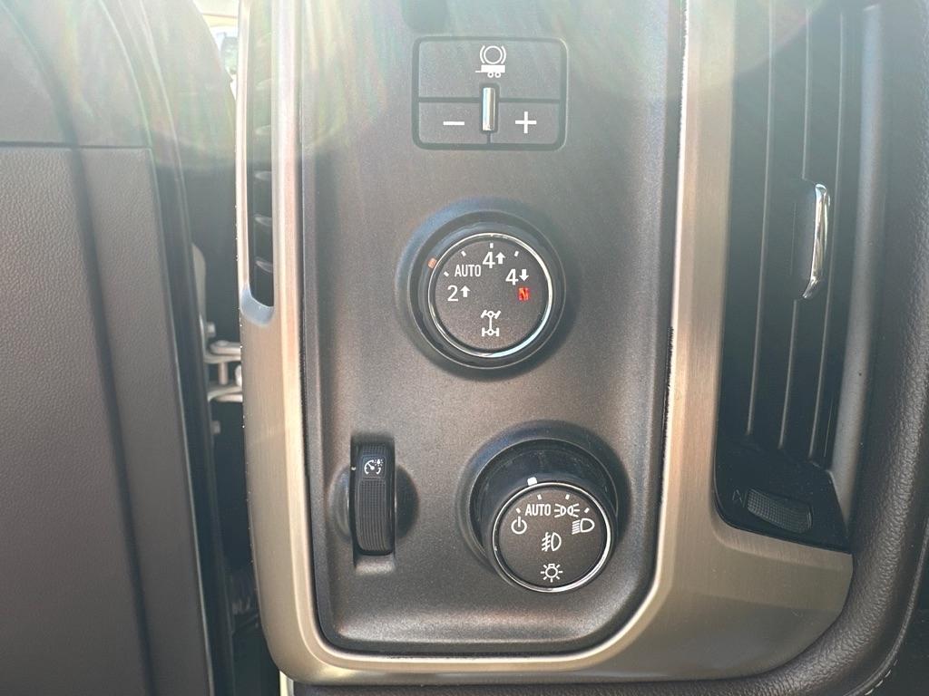 GMC Sierra 1500 4WD Crew Cab 143.5" Denali 2015
