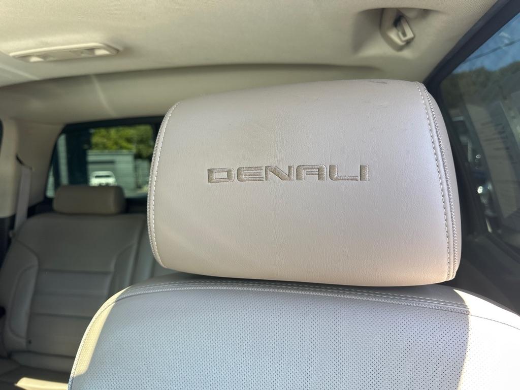 GMC Sierra 1500 4WD Crew Cab 143.5" Denali 2015