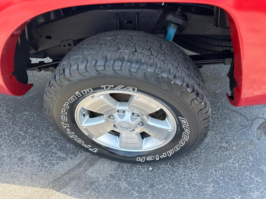 Toyota Tacoma 4WD Double Cab LB V6 AT (Natl) 2015
