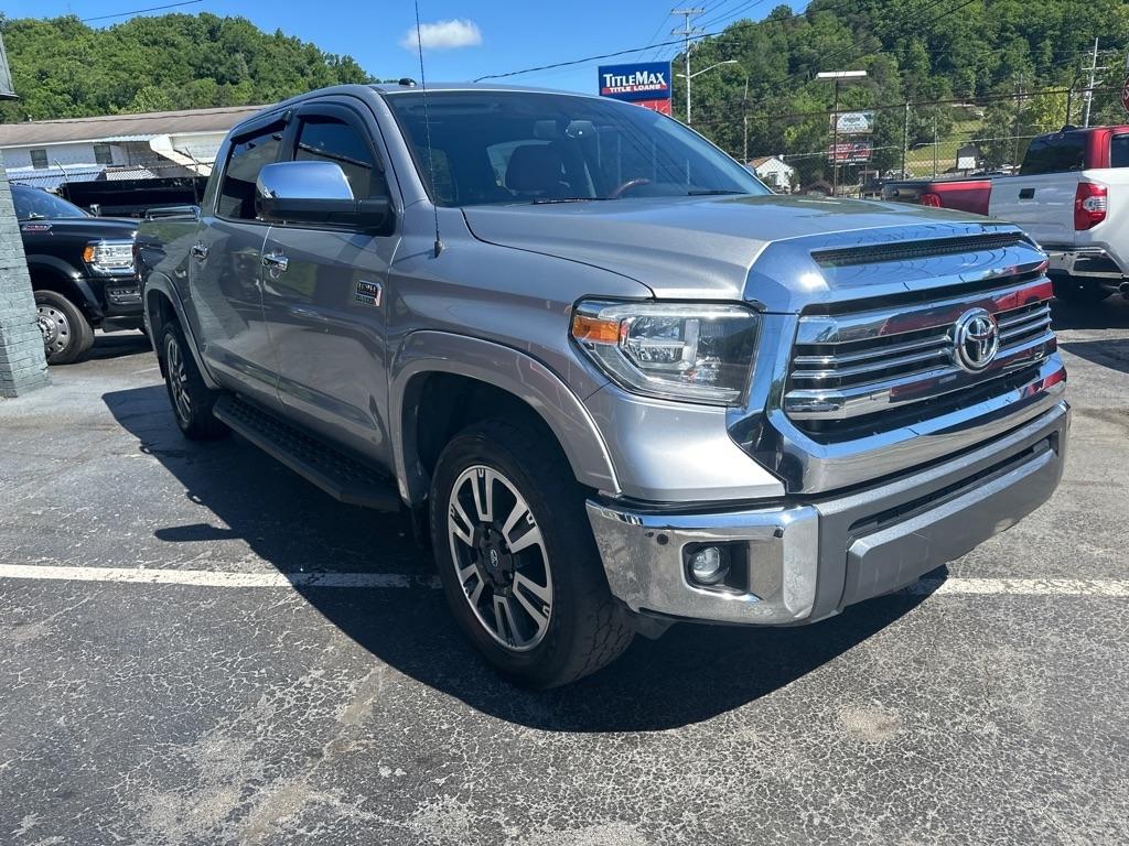 Toyota Tundra 4WD Truck CrewMax 5.7L FFV V8 6-Spd AT Platinum (Natl) 2016