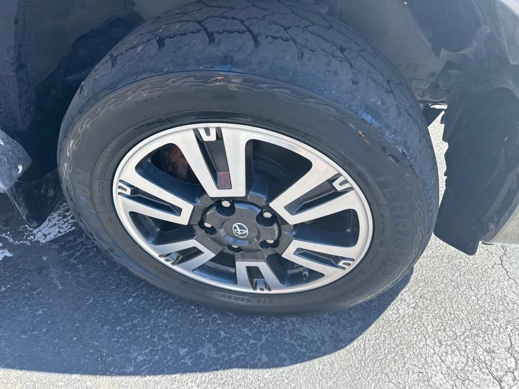 Toyota Tundra 4WD Truck CrewMax 5.7L FFV V8 6-Spd AT Platinum (Natl) 2016