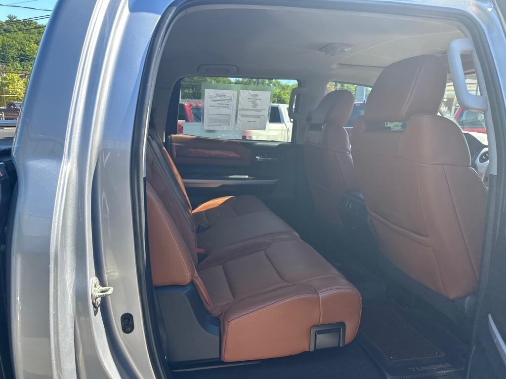 Toyota Tundra 4WD Truck CrewMax 5.7L FFV V8 6-Spd AT Platinum (Natl) 2016