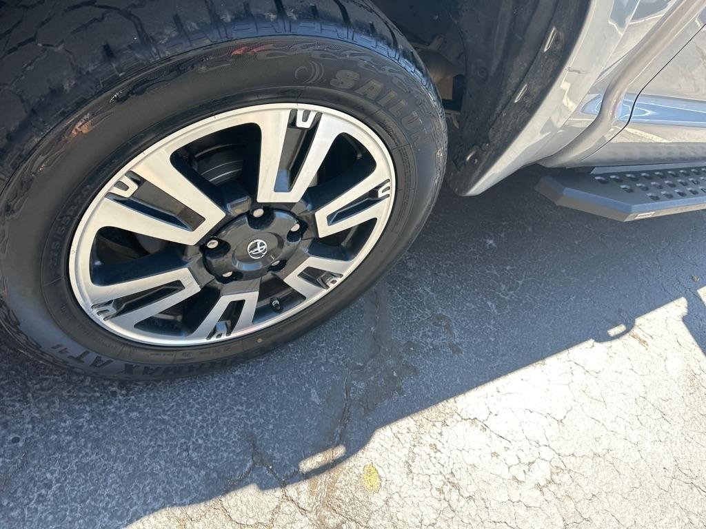 Toyota Tundra 4WD Truck CrewMax 5.7L FFV V8 6-Spd AT Platinum (Natl) 2016