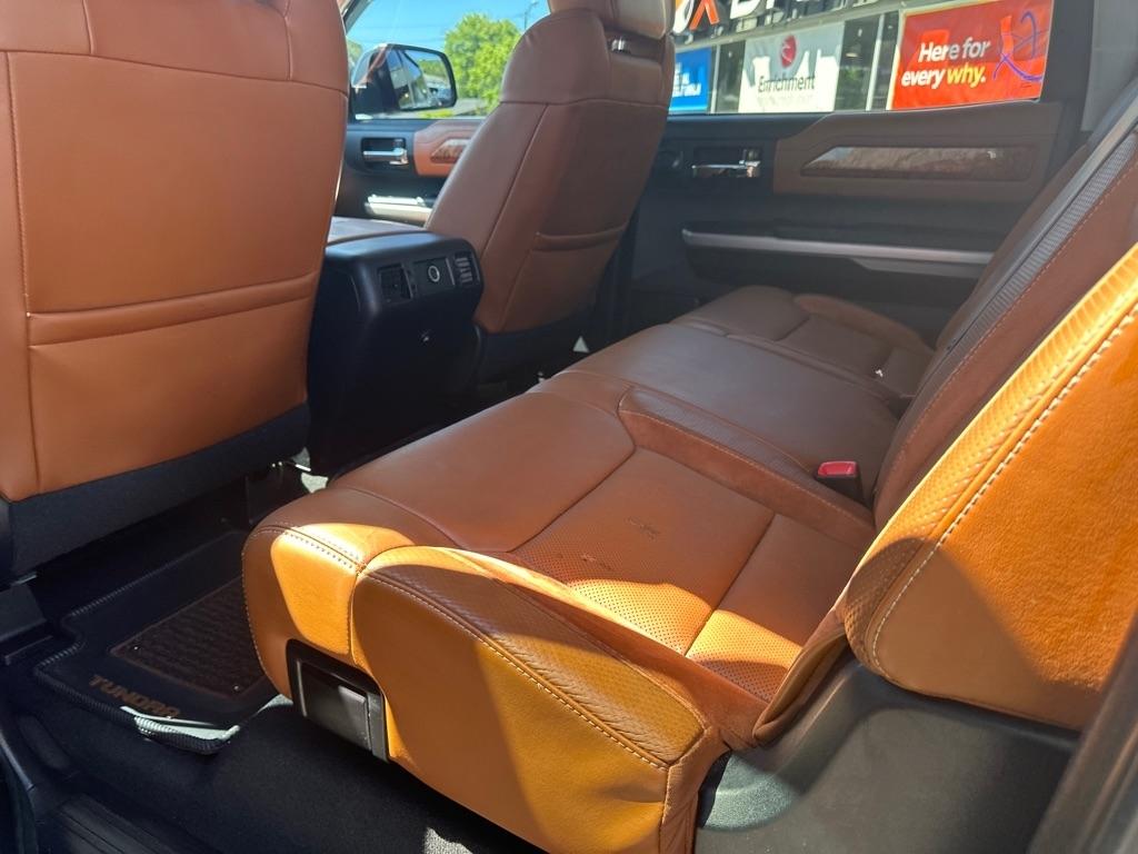 Toyota Tundra 4WD Truck CrewMax 5.7L FFV V8 6-Spd AT Platinum (Natl) 2016