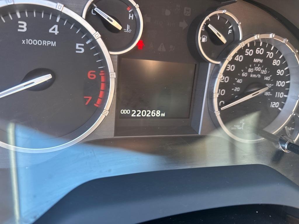 Toyota Tundra 4WD Truck CrewMax 5.7L FFV V8 6-Spd AT Platinum (Natl) 2016