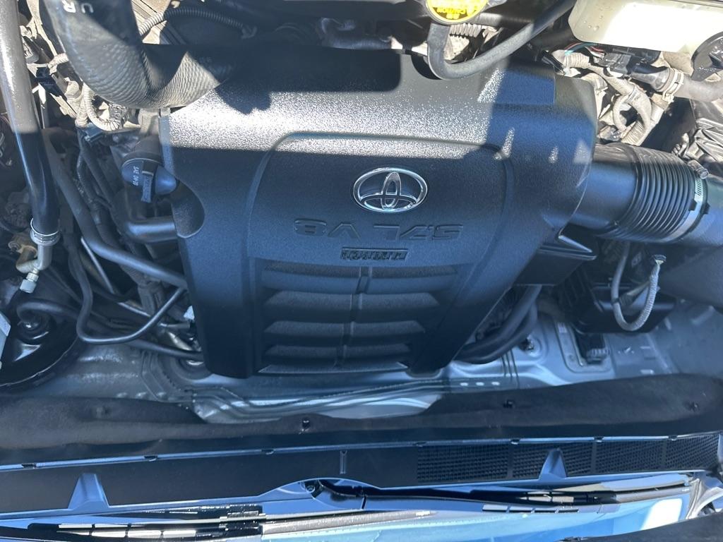 Toyota Tundra 4WD Truck CrewMax 5.7L FFV V8 6-Spd AT Platinum (Natl) 2016