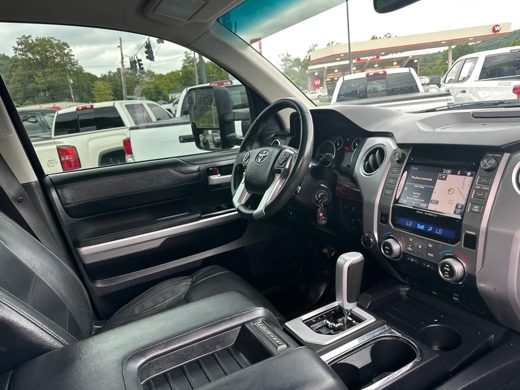 Toyota Tundra 4WD Truck CrewMax 5.7L V8 6-Spd AT LTD (Natl) 2016