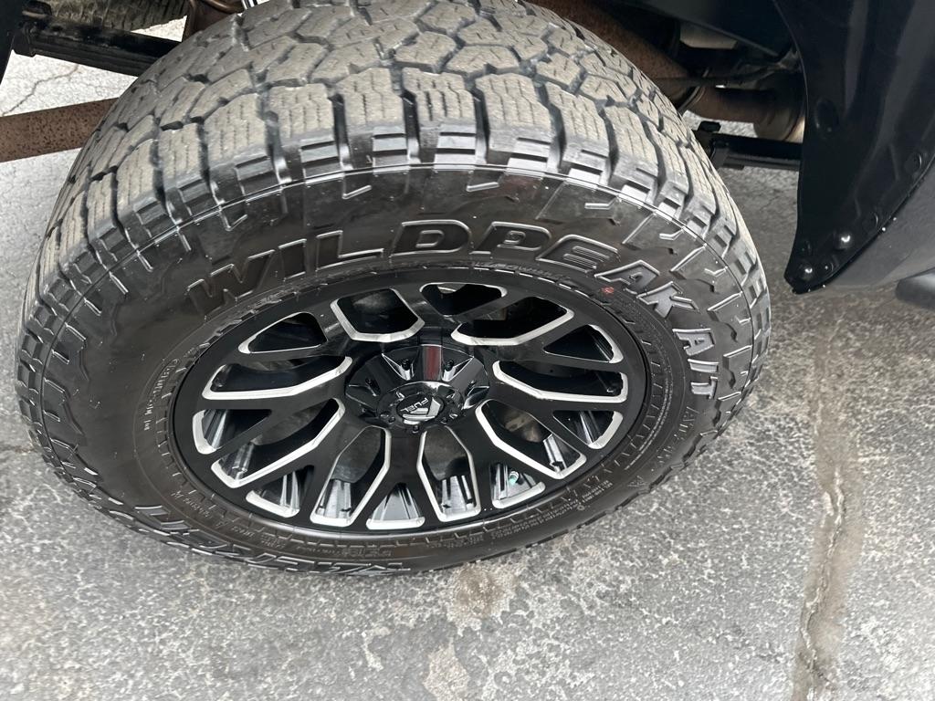 Toyota Tundra 4WD Truck CrewMax 5.7L V8 6-Spd AT LTD (Natl) 2016