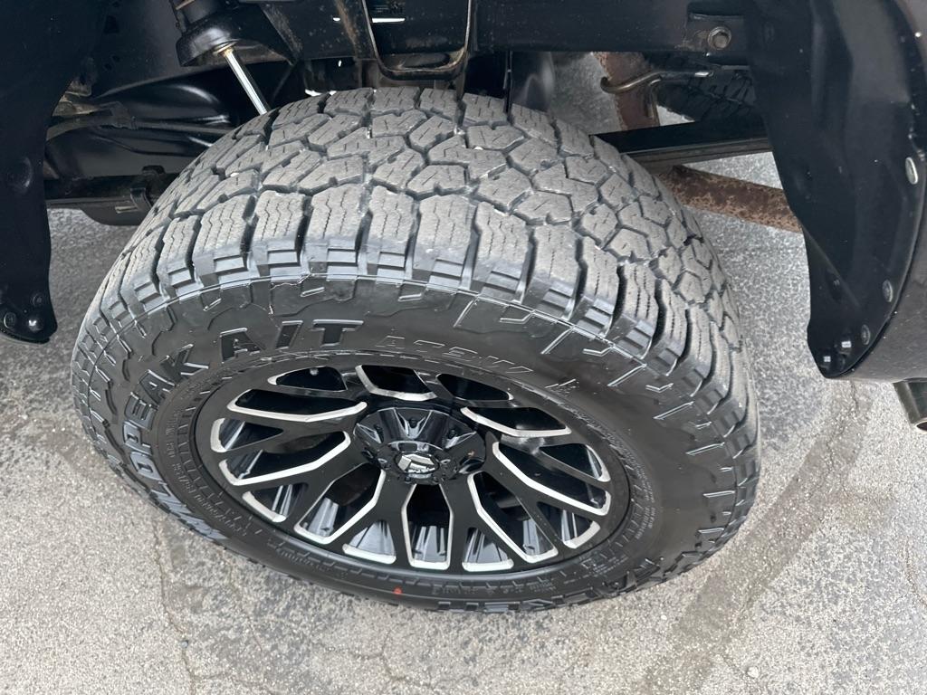Toyota Tundra 4WD Truck CrewMax 5.7L V8 6-Spd AT LTD (Natl) 2016