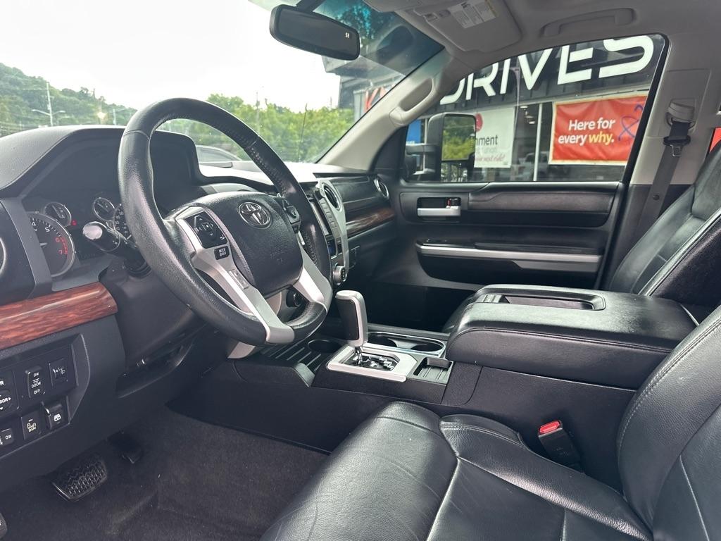 Toyota Tundra 4WD Truck CrewMax 5.7L V8 6-Spd AT LTD (Natl) 2016