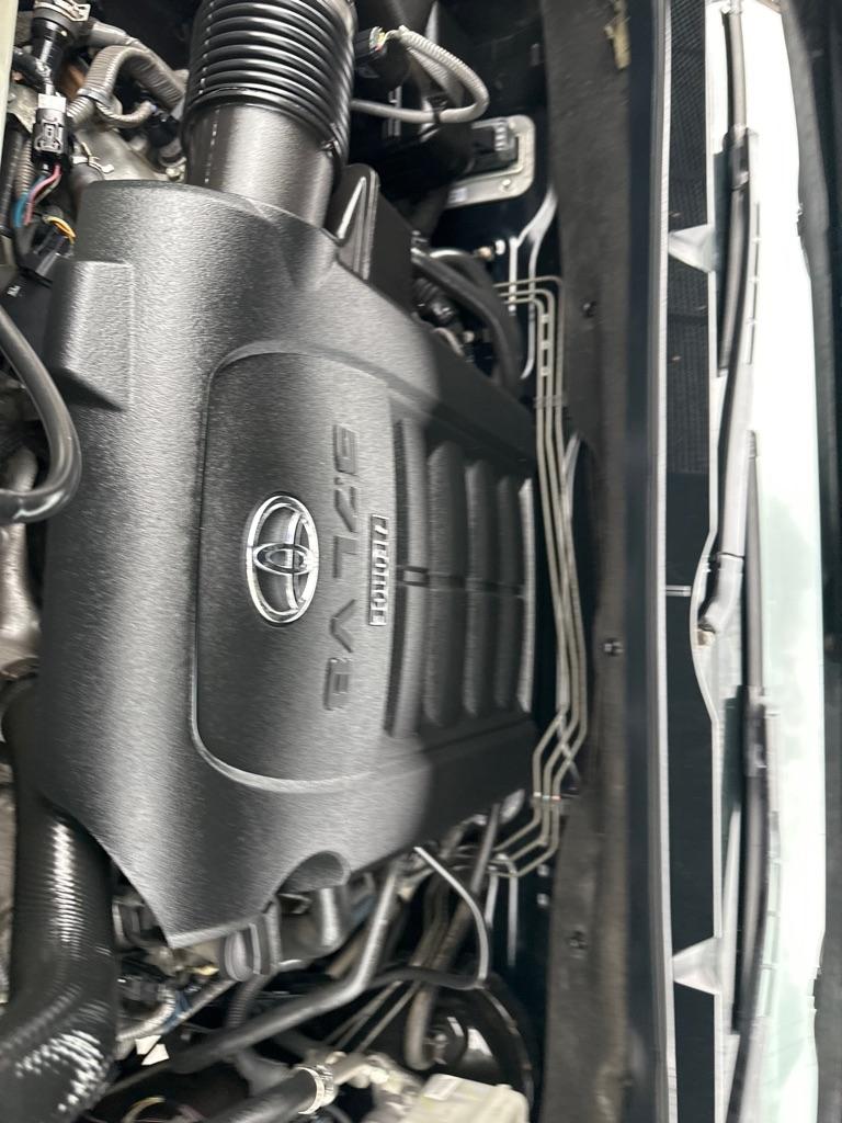 Toyota Tundra 4WD Truck CrewMax 5.7L V8 6-Spd AT LTD (Natl) 2016