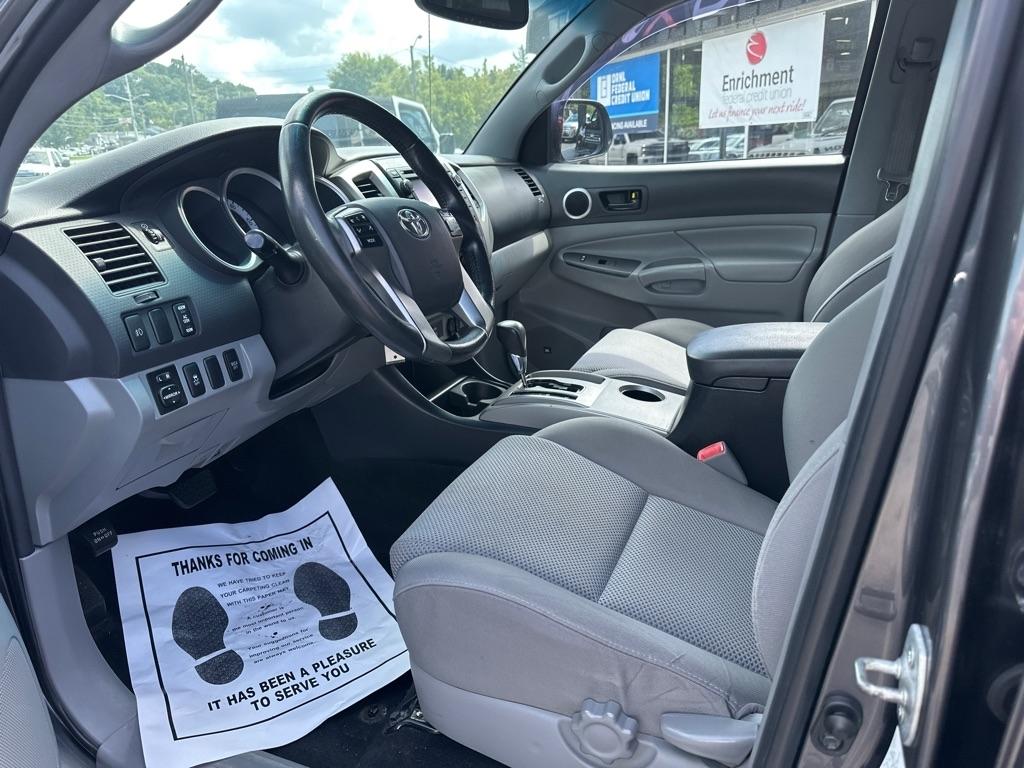 Toyota Tacoma 4WD Double Cab V6 MT (Natl) 2012