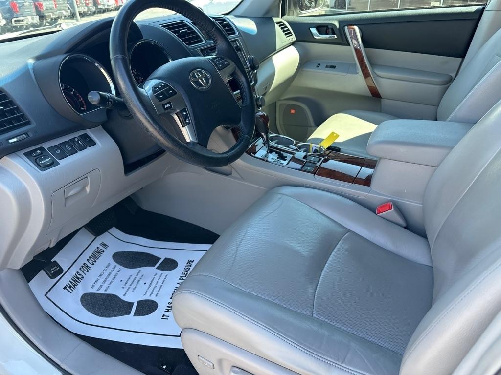 Toyota Highlander 4WD 4dr V6 Limited (Natl) 2013