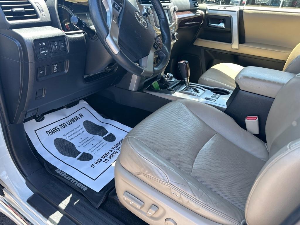 Toyota 4Runner TRD Off Road Premium 4WD (Natl) 2017