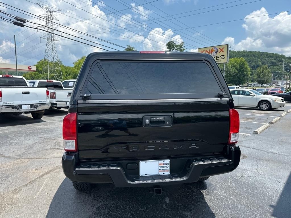 Toyota Tacoma SR5 Double Cab 5' Bed I4 4x2 AT (Natl) 2017