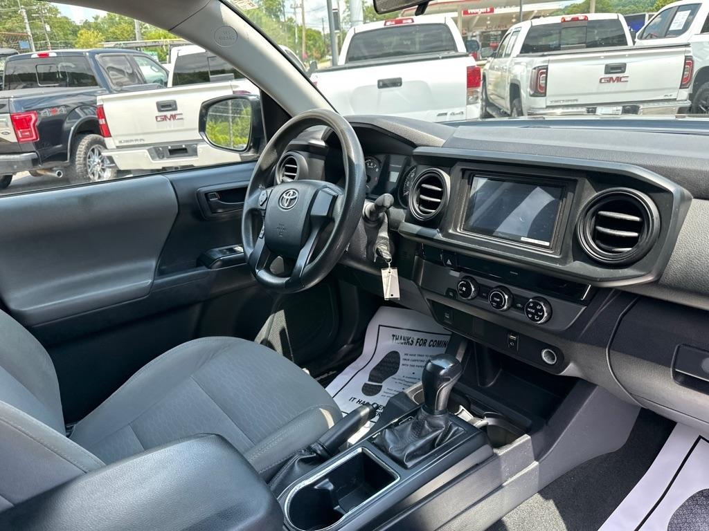 Toyota Tacoma SR5 Double Cab 5' Bed I4 4x2 AT (Natl) 2017