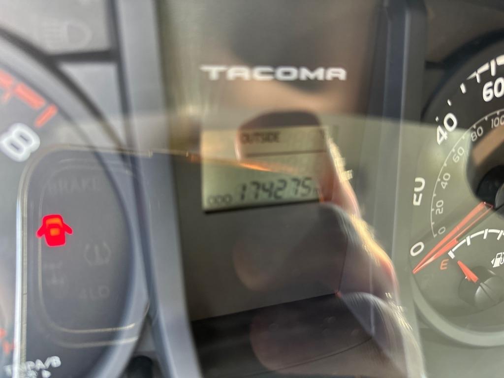 Toyota Tacoma SR5 Double Cab 5' Bed I4 4x2 AT (Natl) 2017