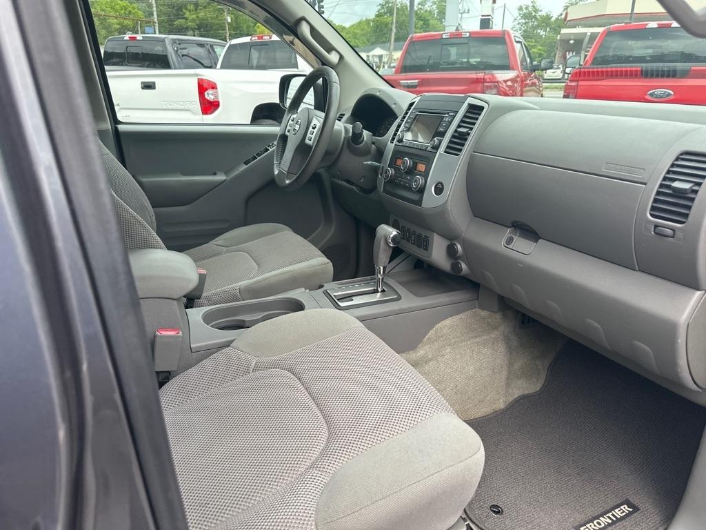 Nissan Frontier 2WD Crew Cab SWB Auto SV 2016