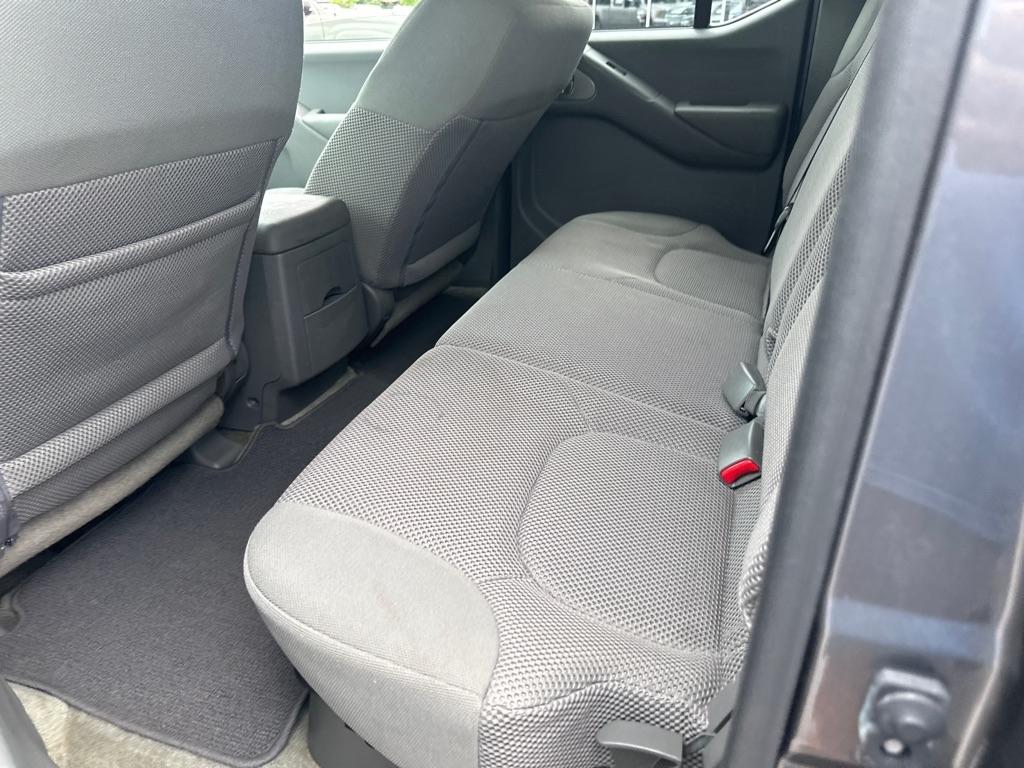 Nissan Frontier 2WD Crew Cab SWB Auto SV 2016