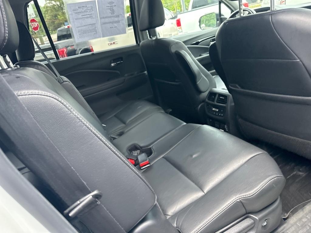 Honda Pilot Touring 8-Passenger 2WD 2022