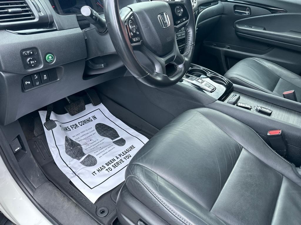 Honda Pilot Touring 8-Passenger 2WD 2022