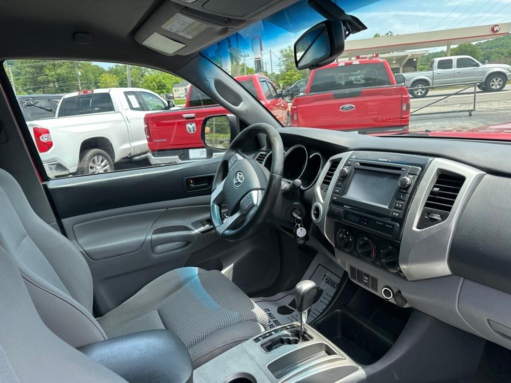Toyota Tacoma 4WD Double Cab V6 MT (Natl) 2013