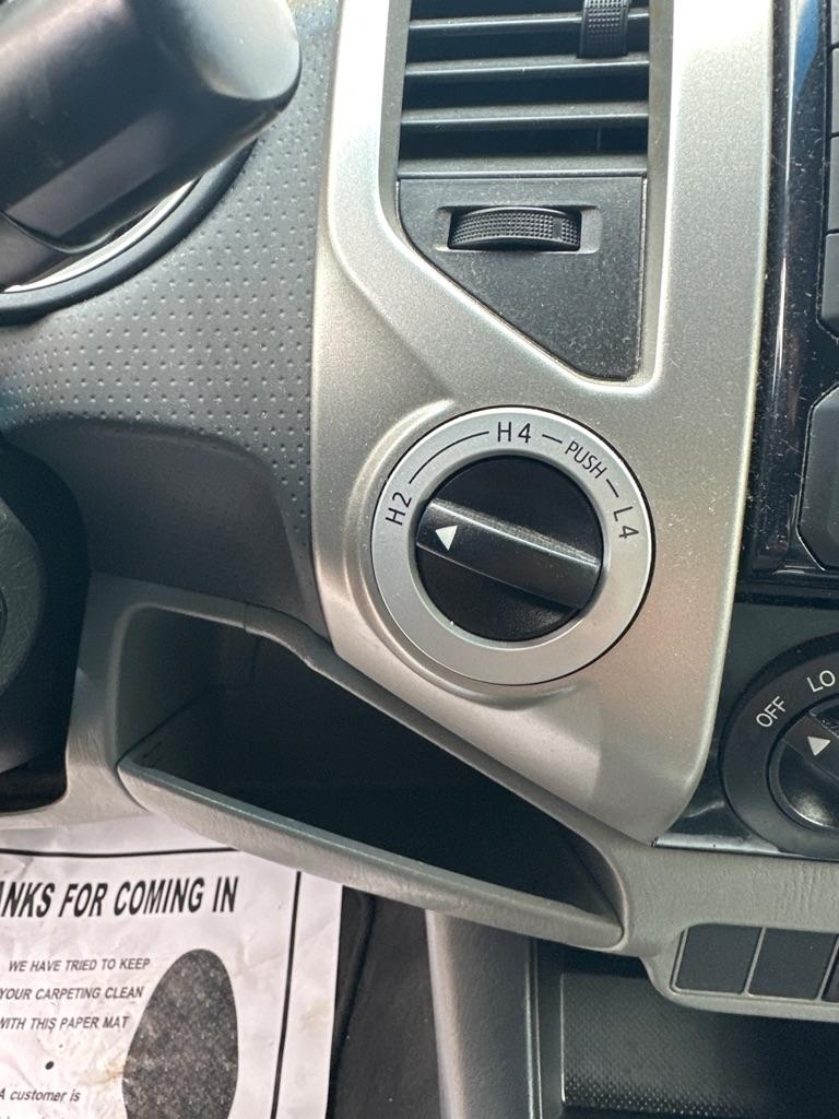 Toyota Tacoma 4WD Double Cab V6 MT (Natl) 2013