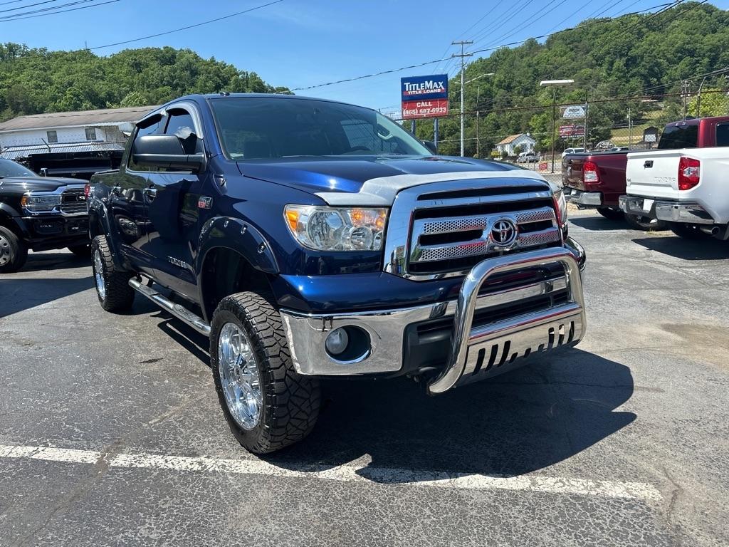 Toyota Tundra 4WD Truck CrewMax 5.7L V8 6-Spd AT (Natl) 2011