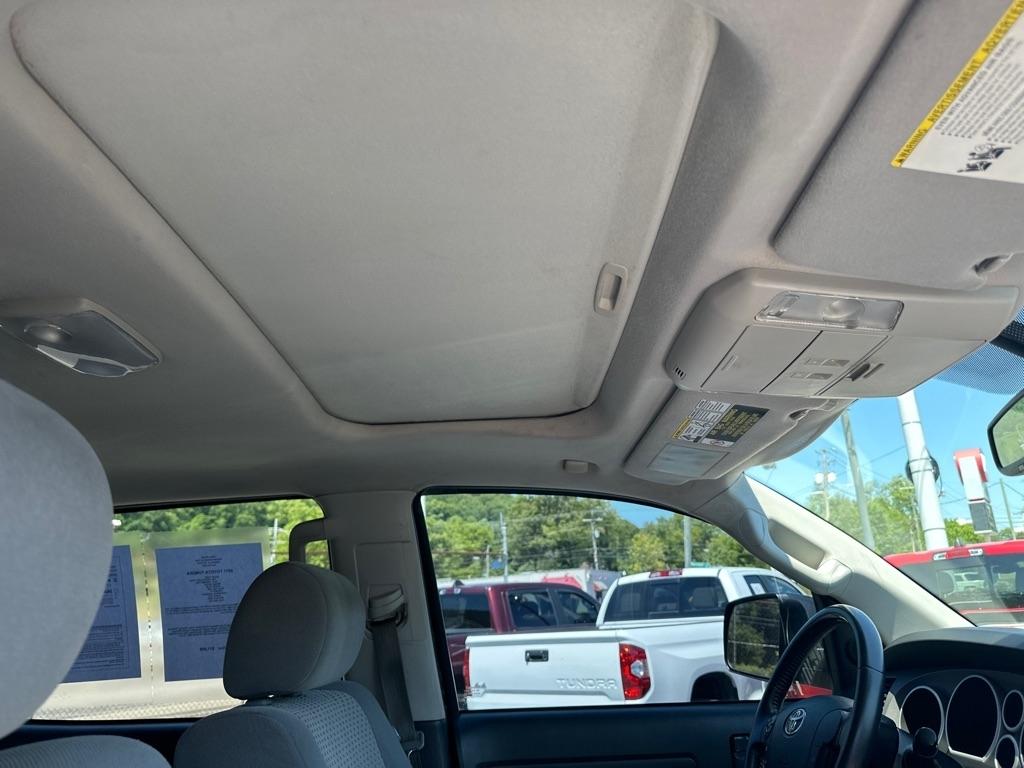 Toyota Tundra 4WD Truck CrewMax 5.7L V8 6-Spd AT (Natl) 2011