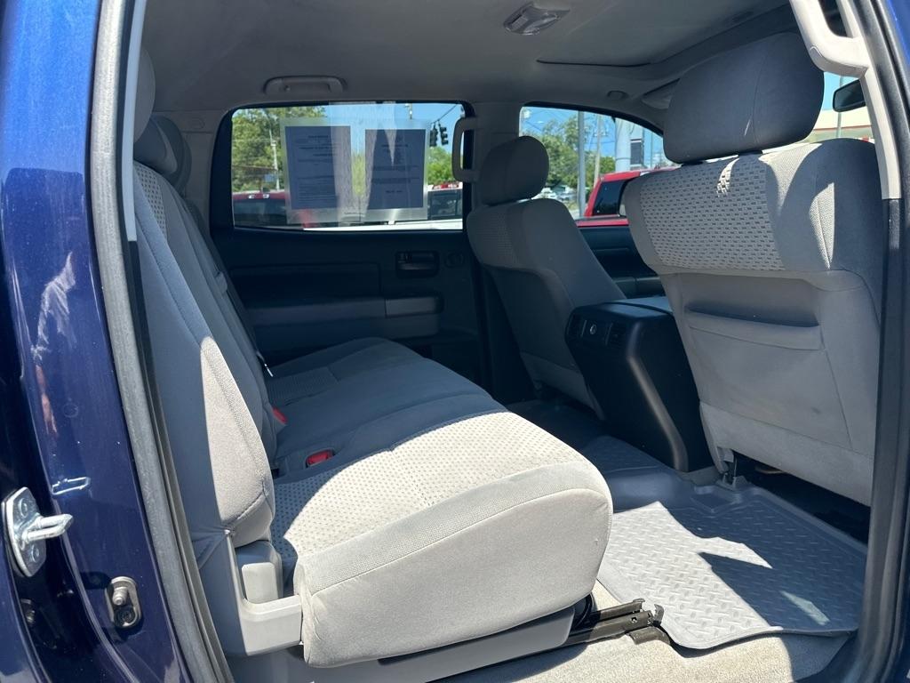 Toyota Tundra 4WD Truck CrewMax 5.7L V8 6-Spd AT (Natl) 2011