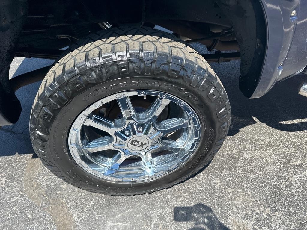 Toyota Tundra 4WD Truck CrewMax 5.7L V8 6-Spd AT (Natl) 2011
