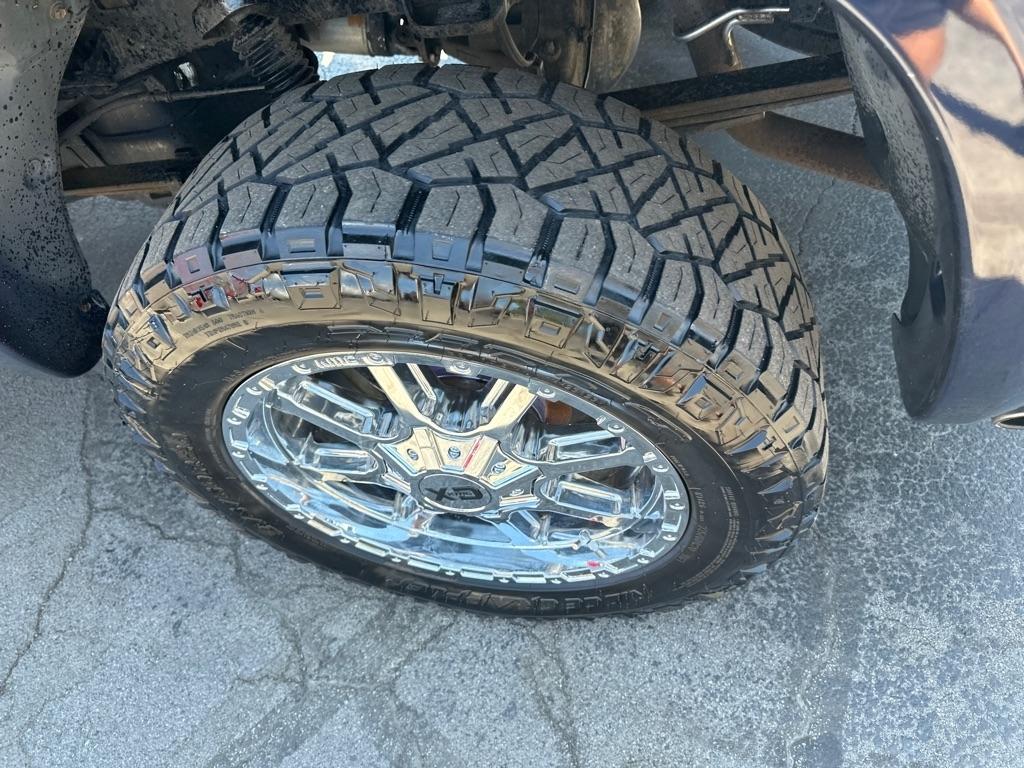 Toyota Tundra 4WD Truck CrewMax 5.7L V8 6-Spd AT (Natl) 2011