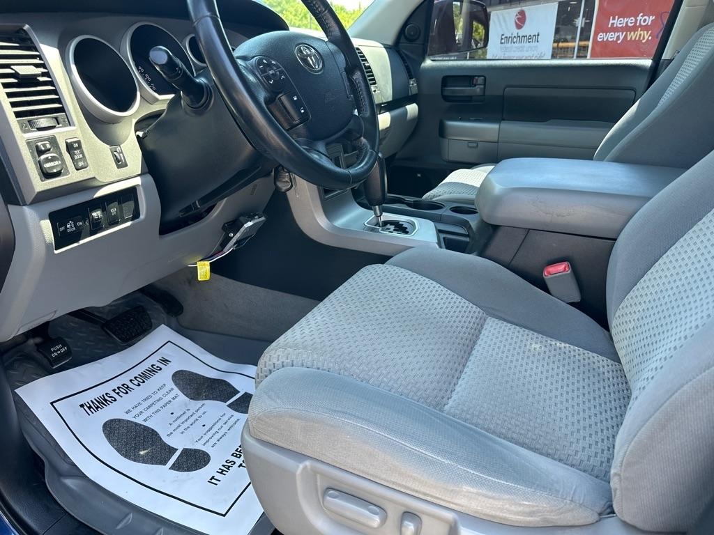 Toyota Tundra 4WD Truck CrewMax 5.7L V8 6-Spd AT (Natl) 2011