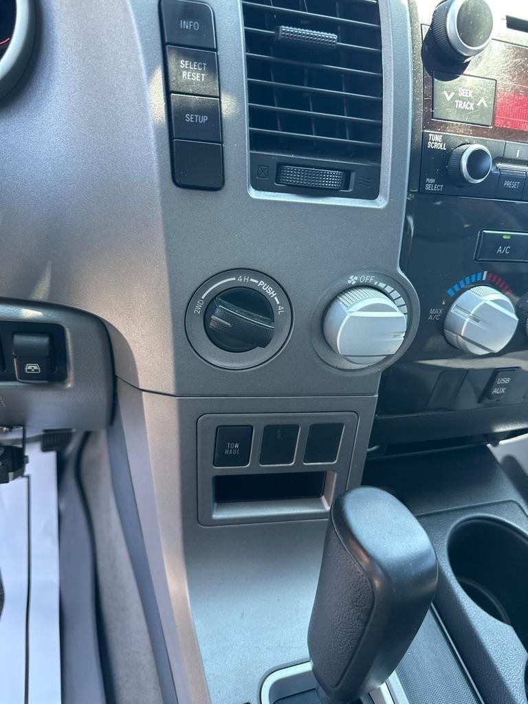 Toyota Tundra 4WD Truck CrewMax 5.7L V8 6-Spd AT (Natl) 2011