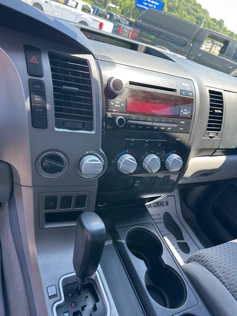 Toyota Tundra 4WD Truck CrewMax 5.7L V8 6-Spd AT (Natl) 2011