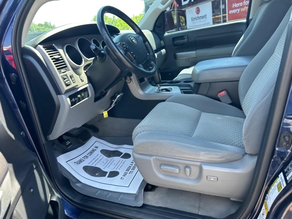 Toyota Tundra 4WD Truck CrewMax 5.7L V8 6-Spd AT (Natl) 2011