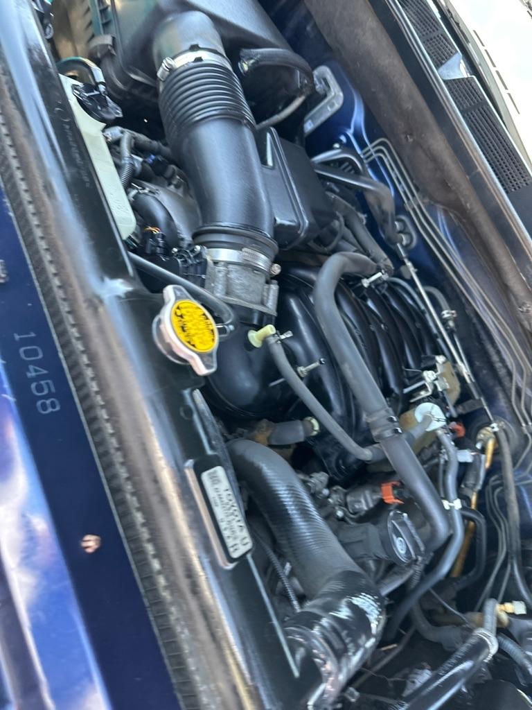 Toyota Tundra 4WD Truck CrewMax 5.7L V8 6-Spd AT (Natl) 2011