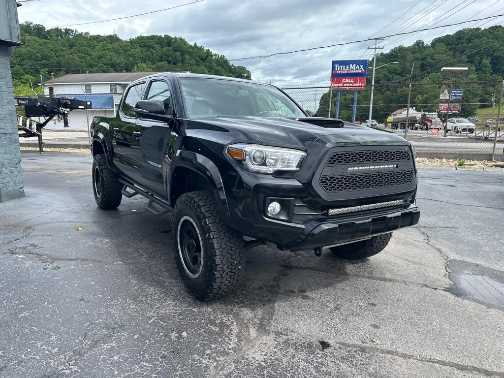 Toyota Tacoma TRD Off Road Double Cab 5' Bed V6 4x4 MT (Natl) 2017